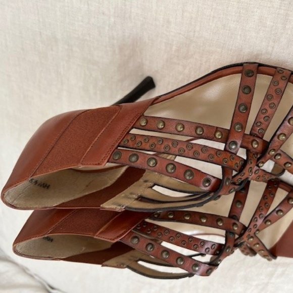 Stunning Stuart Weitzman Cognac Leather Heels - Picture 6 of 6
